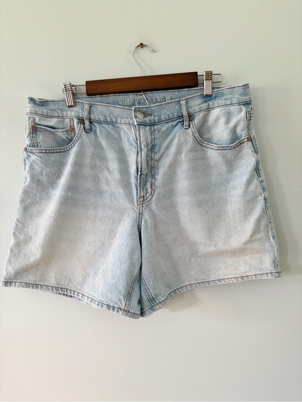 AE Relaxed Fit Strigid 6” High Rise Stretch Light Wash Denim Shorts